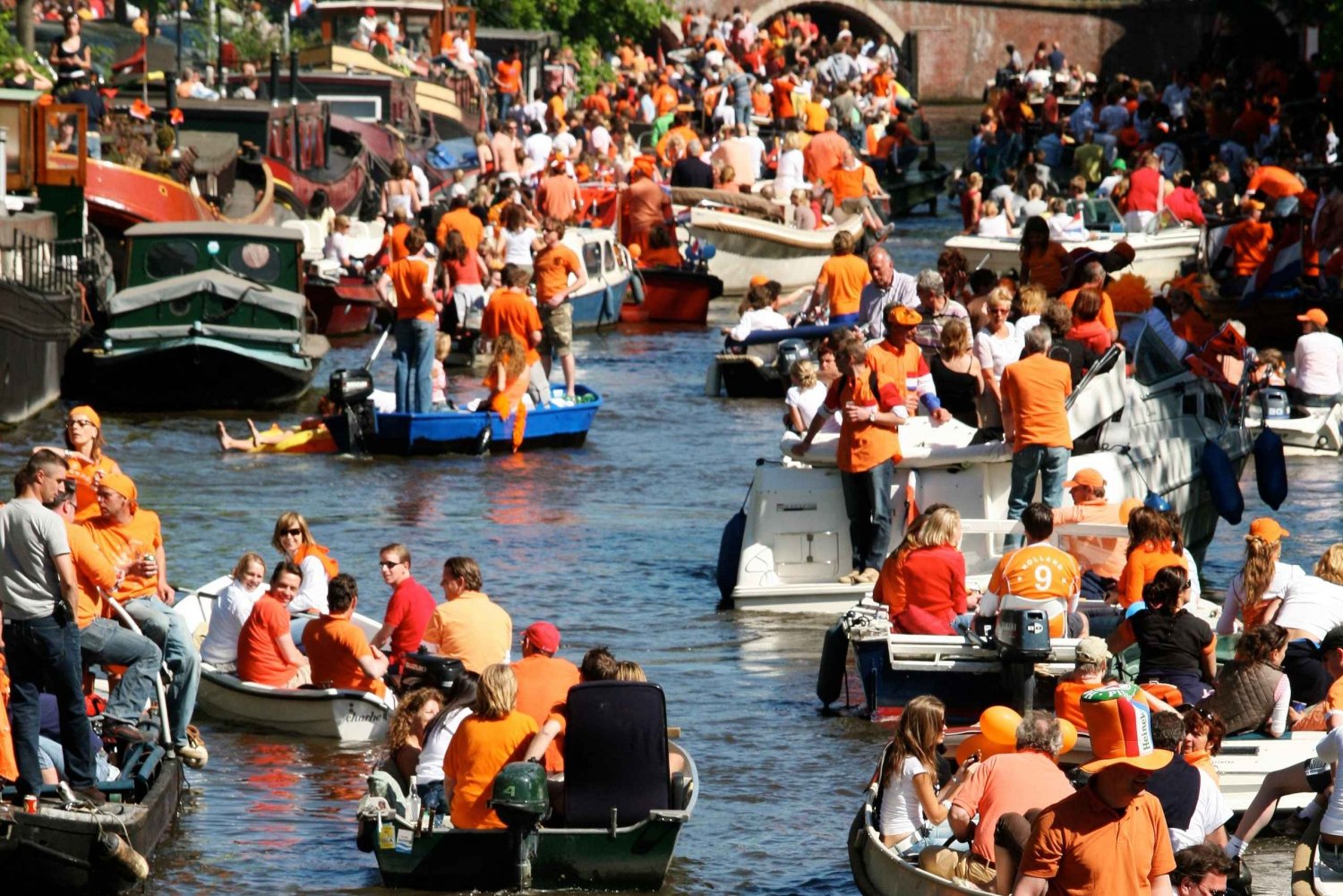 Amsterdam: Kingsday Party Cruise inklusive drinkar
