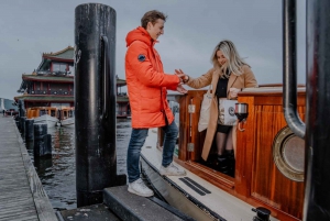 Amsterdam: Lysfestival på salongbåt med drikke og snacks