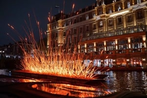 Amsterdam: Bootsfahrt zum Lichterfest mit heißer Schokolade und Stroopwafel