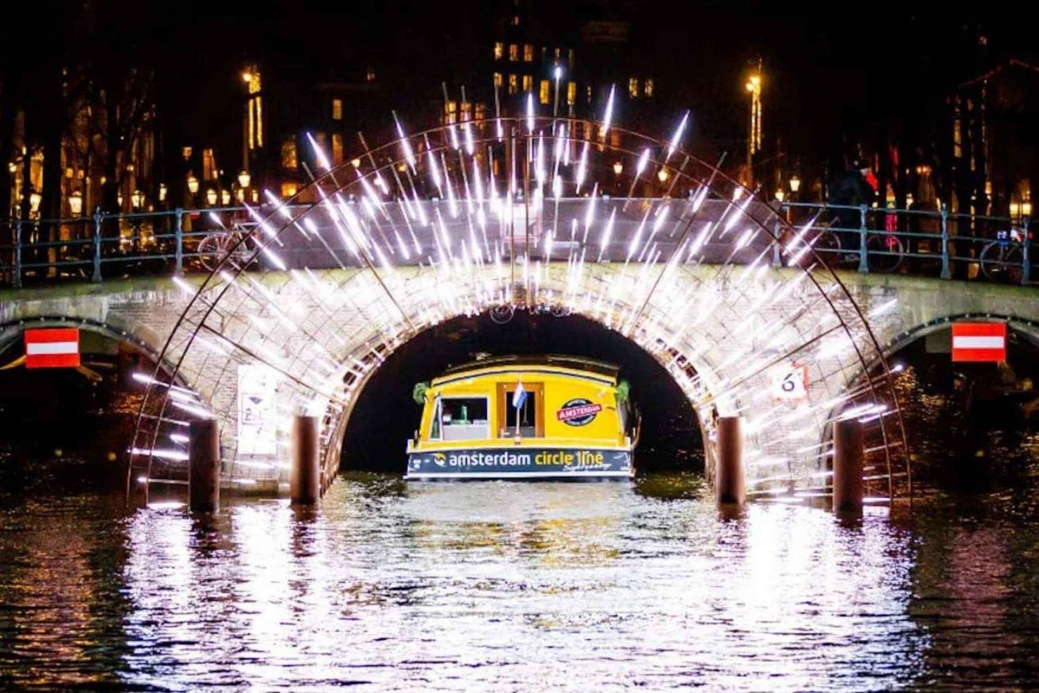 Amsterdam: Valofestivaali Canal Cruise joulukioskeista