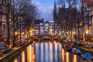 Amsterdam: Valofestivaali Canal Cruise joulukioskeista