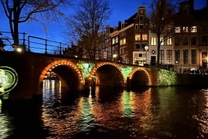 Амстердам: прогулка по каналам во время Фестиваля света в небольшой группе (12)