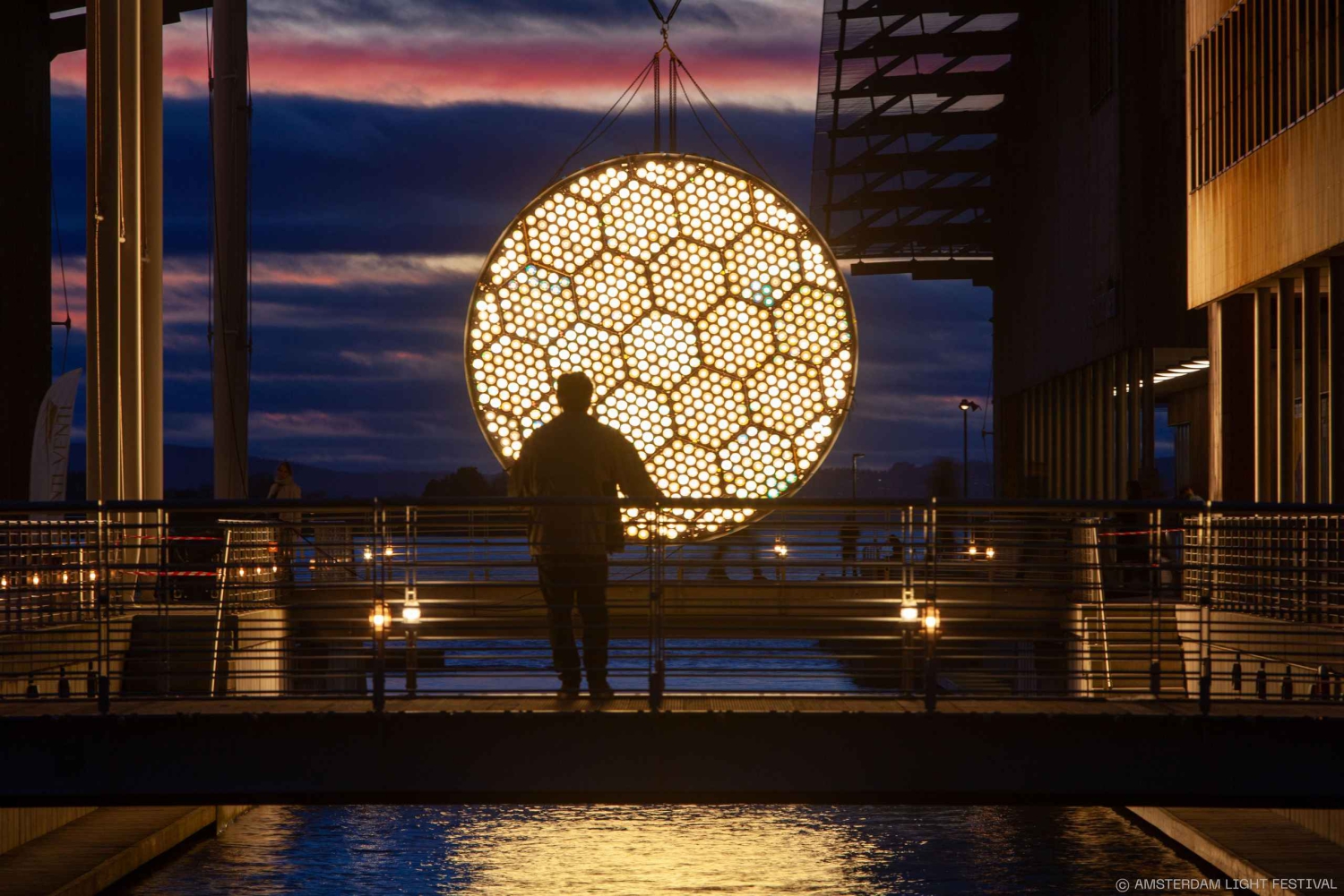 アムステルダム：ライトフェスティバル運河クルーズ（ドリンク飲み放題付き）をお楽しみください