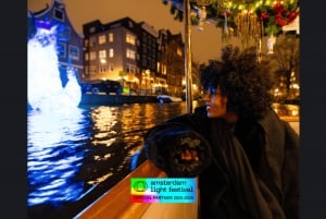 Amsterdam: Valofestivaalikruisi, jossa tarjolla kuumia juomia ja pientä purtavaa