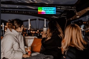 Amsterdam: Valofestivaalikruisi, jossa tarjolla kuumia juomia ja pientä purtavaa