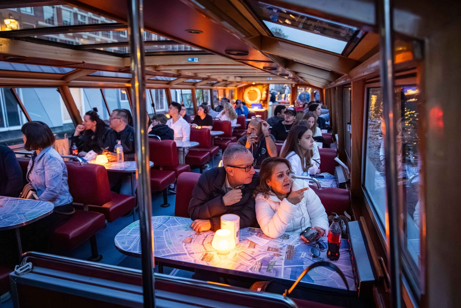 アムステルダム：ライトフェスティバルクルーズ（オプションでワインとスナック付き）