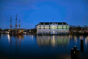 Amsterdam: Light Festival Boat with Unlimited Drinks & Snack