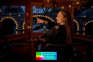 Amsterdam: Valofestivaalin lämmitetty risteily + kuumat juomat ja pikkupurtavaa