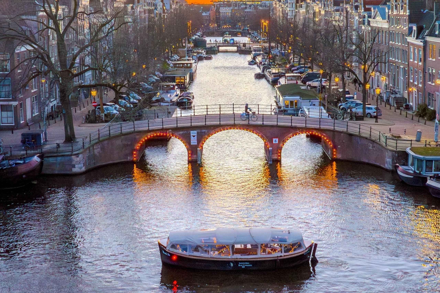 Amsterdam: rejs podczas Light Festival z ogrzewaniem i napojami bez limitu!