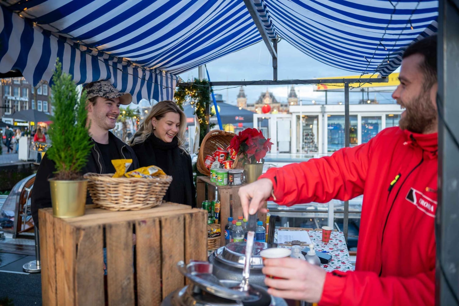 Амстердам: Фестиваль света на открытой лодке с неограниченными напитками