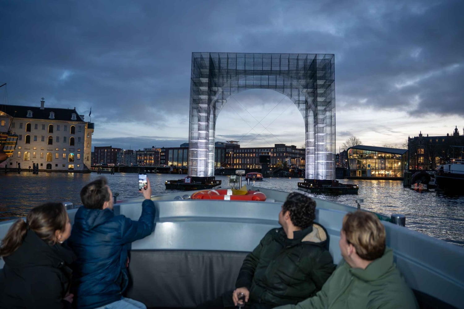 Амстердам: Фестиваль света на открытой лодке с неограниченными напитками