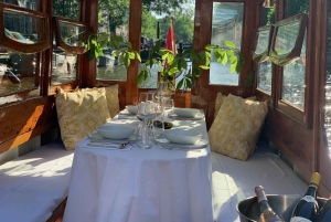 Амстердам: частная водная прогулка по Фестивалю света, напитки