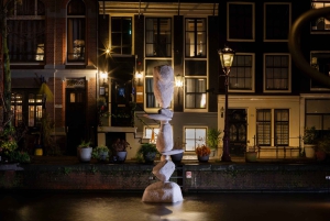 Ámsterdam: tour en barco pequeño por las esculturas de luz con glühwein