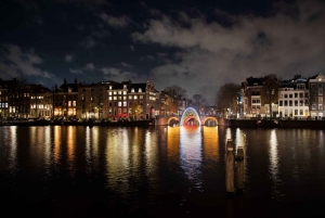 Ámsterdam: tour en barco pequeño por las esculturas de luz con glühwein