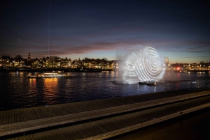 アムステルダム：ライト・スカルプチャー 小型ボートツアー（グリューワイン付き）