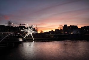 アムステルダム：ライト・スカルプチャー 小型ボートツアー（グリューワイン付き）