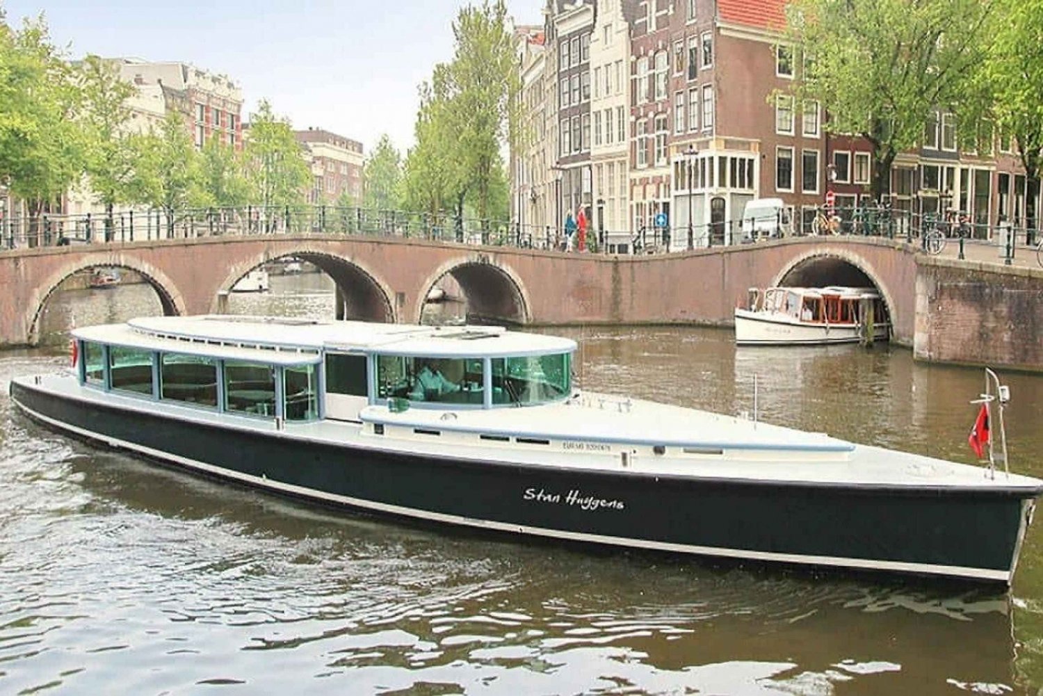 Amsterdam: Luxury Canal Cruise with 2 Drinks