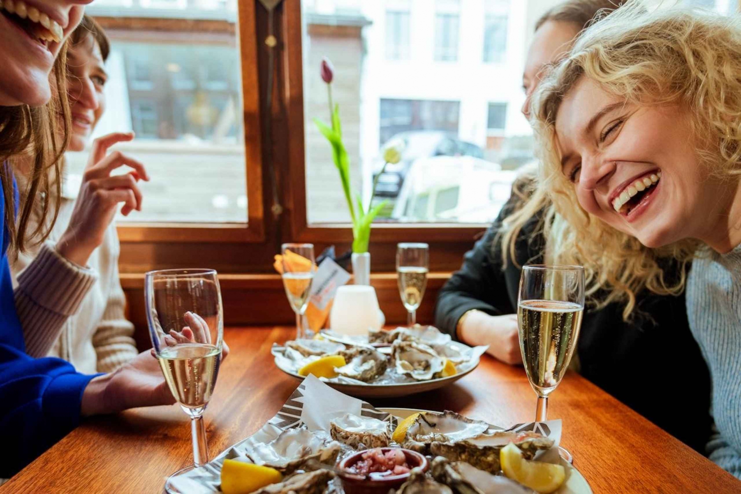 Amsterdã: Cruzeiro de luxo de ostras e bolhas com bebidas ilimitadas