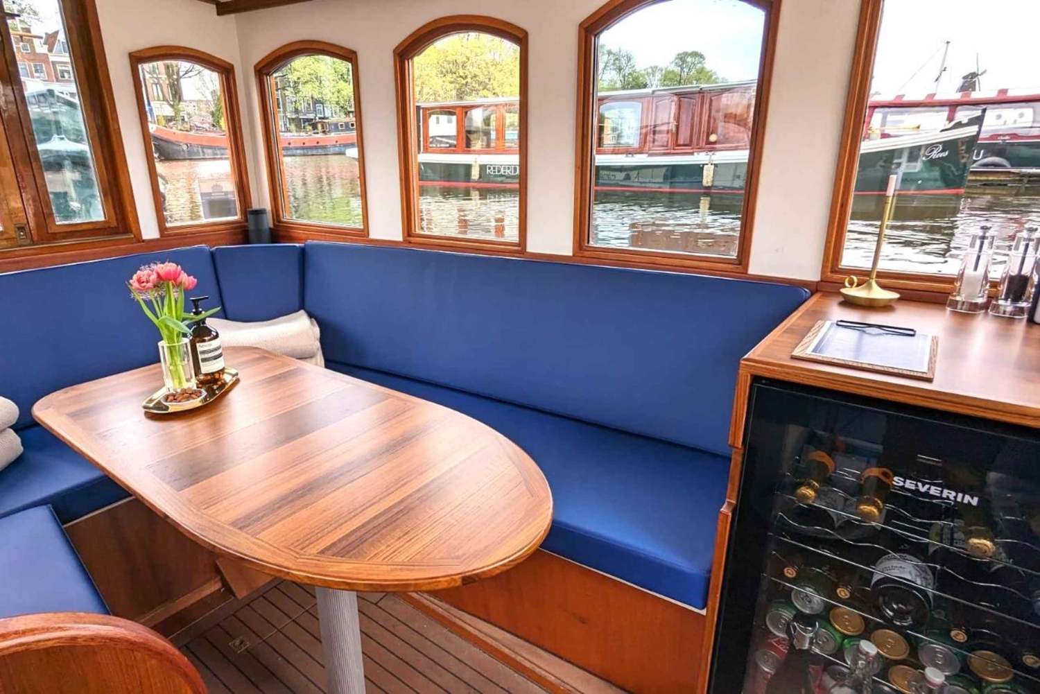 Amsterdam: luksusowy prywatny rejs kanałami w języku niemieckim z napojami