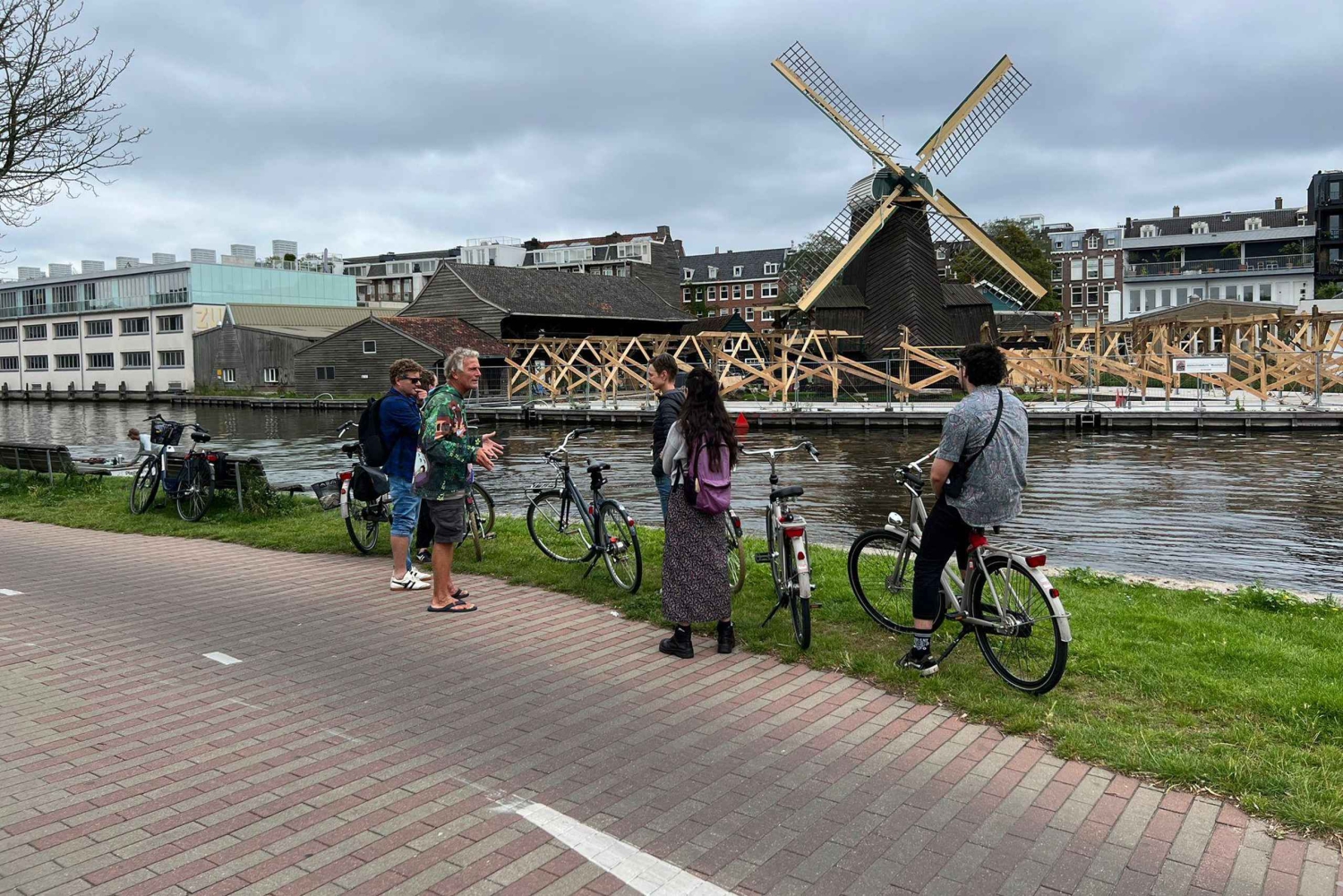 Amsterdam Mike's Urban Bike Tour, Graffiti & Magnetfiske