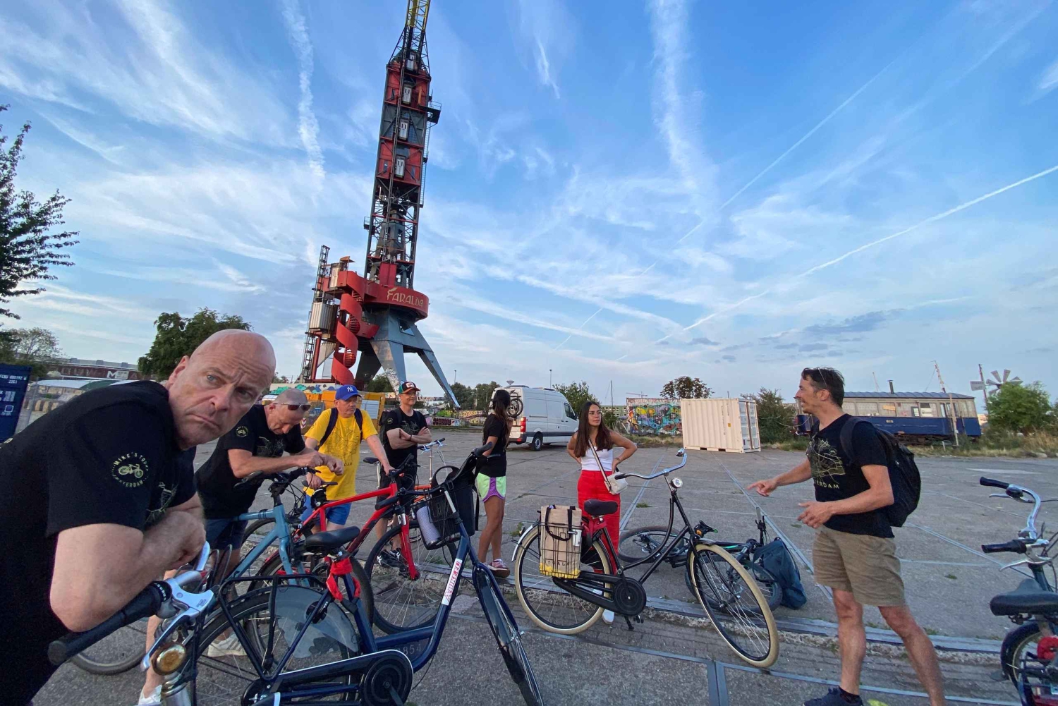 Amsterdam Mike's Urban Bike Tour, Graffiti & Magnetfiske