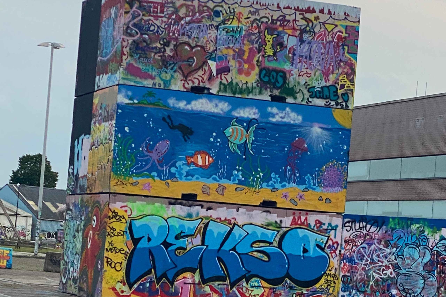 Amsterdam Mike's Urban Bike Tour, Graffiti & Magnetfiske