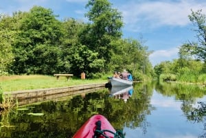 Amsterdam: Nature Reserve Kayak & Giethoorn Boat Ride