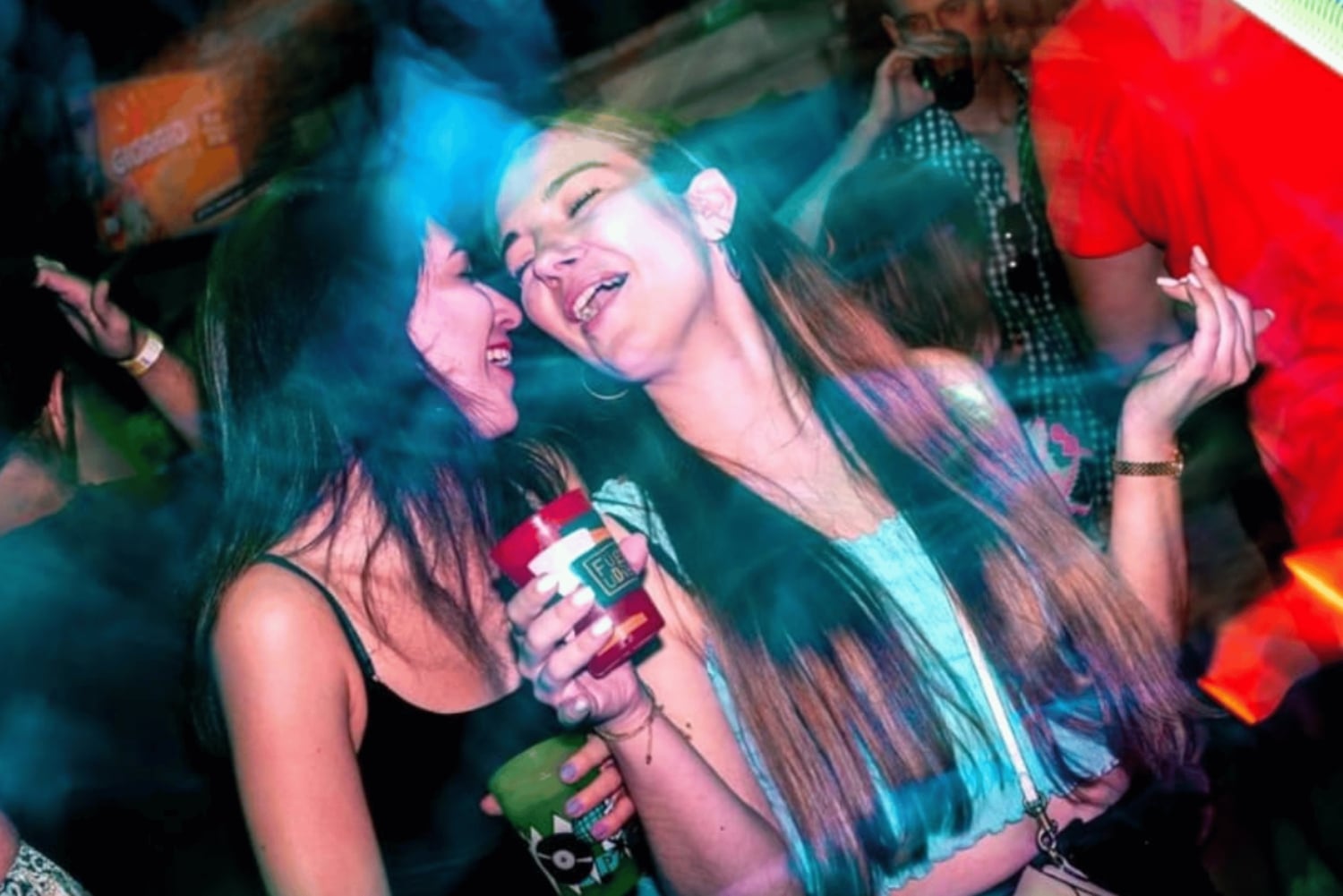 Amsterdam: New Year's Eve Pub Crawl with Shots & Club Entry