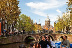 Amsterdam: Kanalrundtur i Gamla stan med levande guide och öppen bar