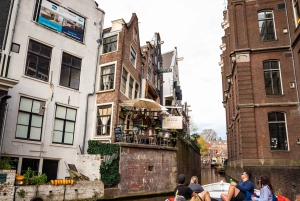 Amsterdam: Kanalrundtur i Gamla stan med levande guide och öppen bar
