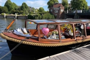 Amsterdam: Boat Tour with Optional Unlimited Drinks