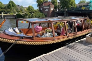 Amsterdam: Boat Tour with Optional Unlimited Drinks