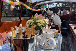 Amsterdam: Boat Tour with Optional Unlimited Drinks