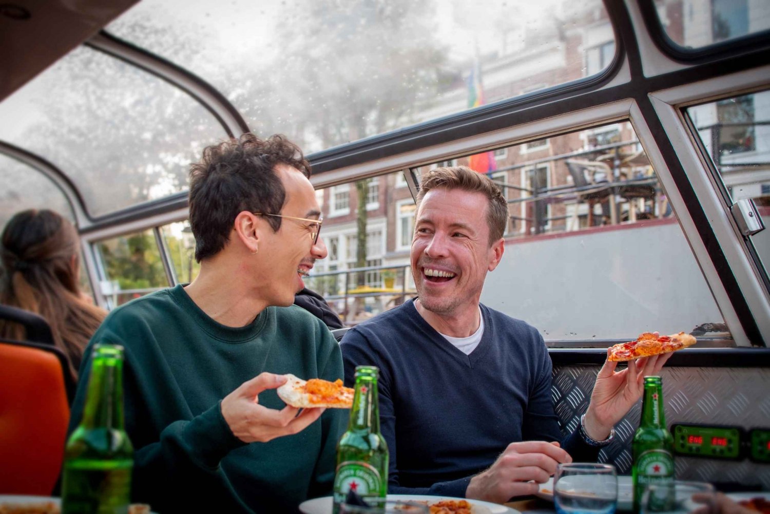 Amsterdam: Pizzaristeily juomineen