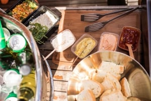 Amsterdam: Privat BBQ-kryssning med personlig kock och drinkar