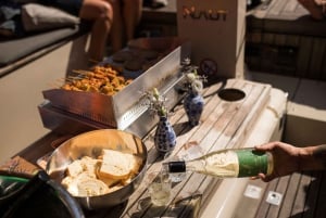 Amsterdam: Privat BBQ-kryssning med personlig kock och drinkar