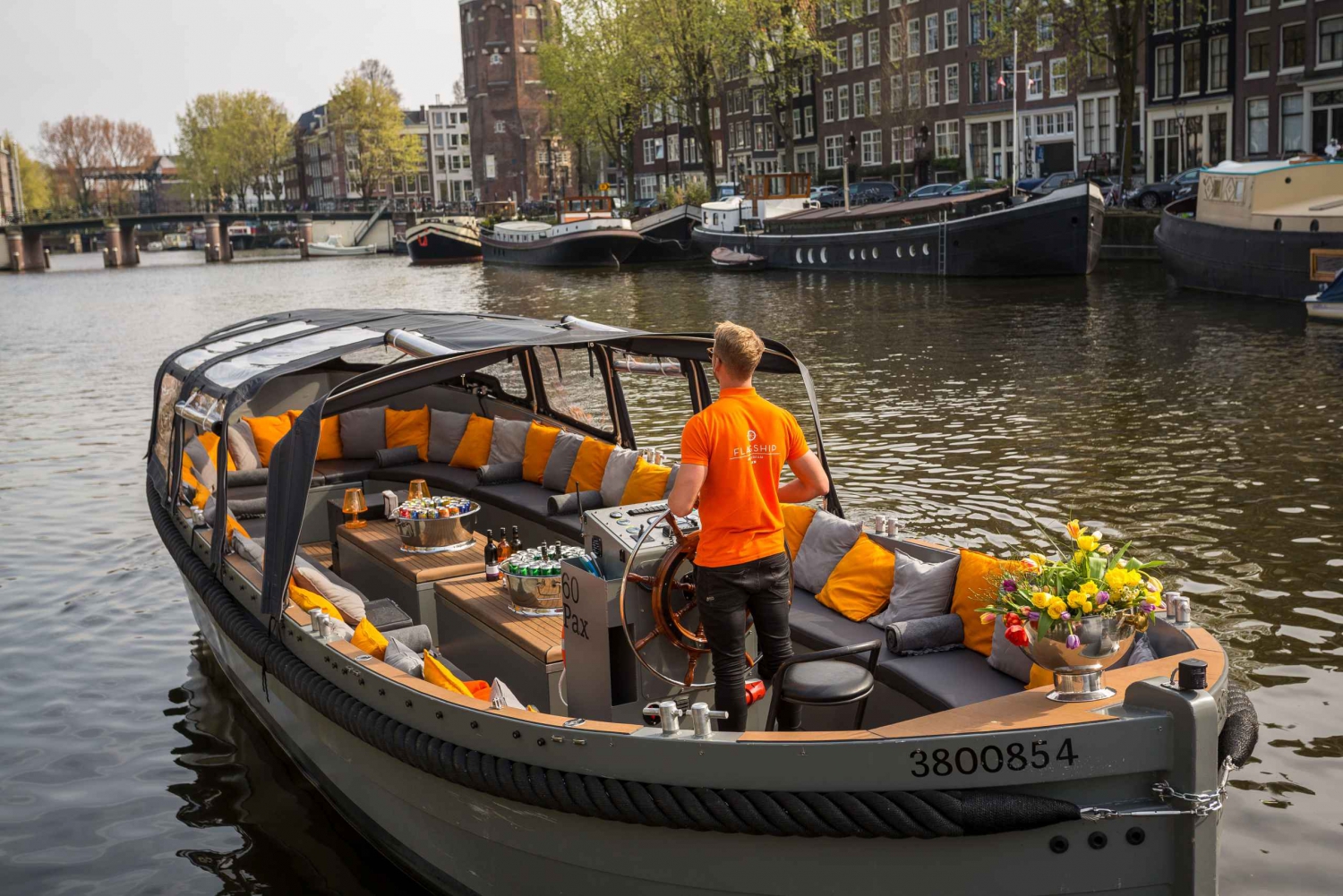 Amsterdam: Private Beer Cruise with Local Skipper