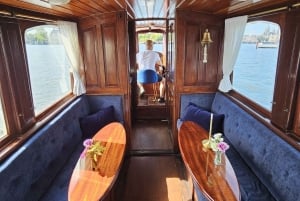 Amsterdam: Yksityinen venekierros Amsterdamissa ja tervetuliaisjuoma 90 min