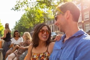 Amsterdam: Private Canal Cruise in German + Unlimited Drinks