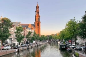 Amsterdam: Private Canal Cruise in German + Unlimited Drinks