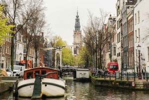 Amsterdam: Private Canal Cruise in German + Unlimited Drinks