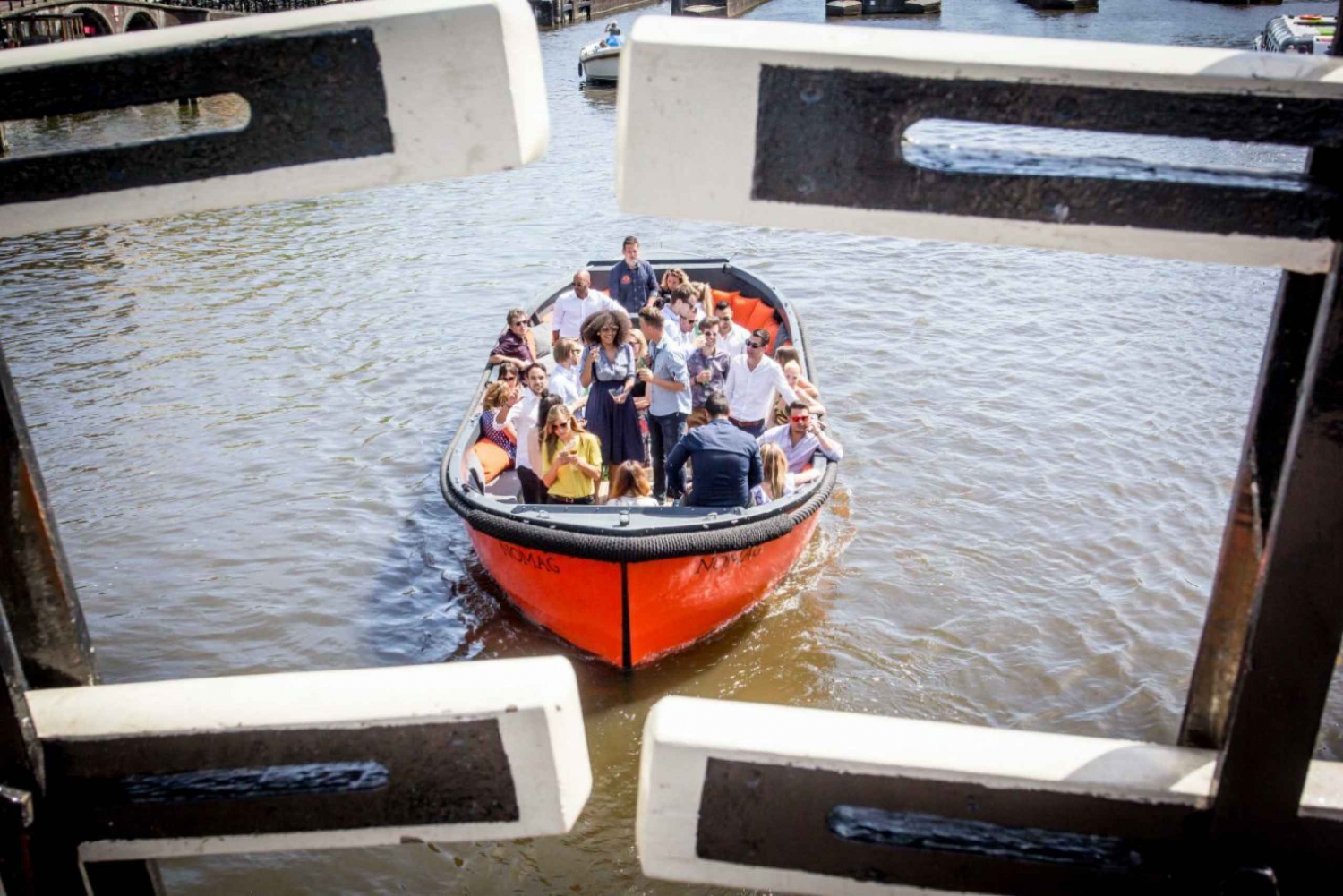 Amsterdam: Private Canal Cruise w/ Drinks & Pizza or Burger