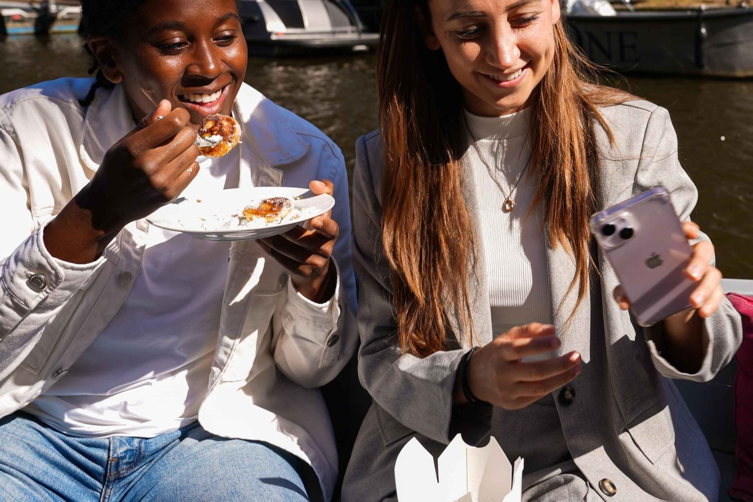 Amsterdam: Private Canal Cruise with Fresh Pasta and Drinks