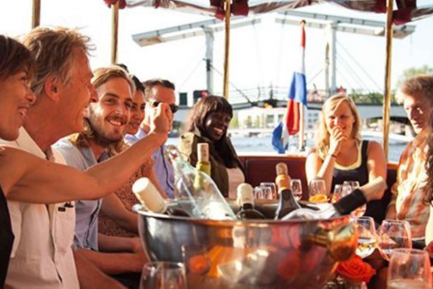 Amsterdam: Private Luxury Cruise with Pizza and Drinks