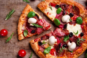 Amsterdam: Private Luxury Cruise with Pizza and Drinks