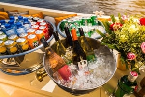 Amsterdam: Private Cruise with Drinks & Optional Snacks