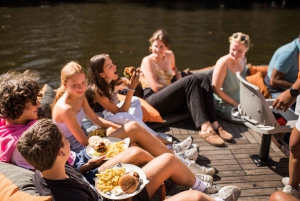 Amsterdam: Private Cruise with Drinks & Pizza or Burger