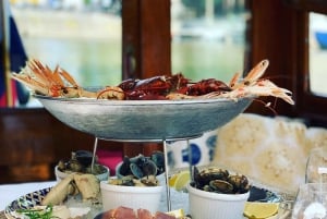 Amsterdam: Private Dinner Cruise with Guide and Wine