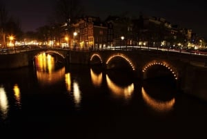 Amsterdã: cruzeiro noturno privado pelo canal com Prosecco