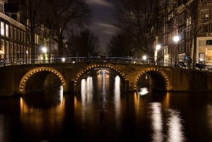 Amsterdã: cruzeiro noturno privado pelo canal com Prosecco